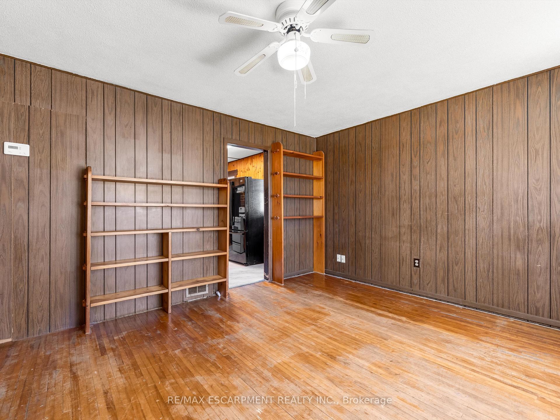 Photo 11 of 265 Walter Avenue N, Hamilton, Normanhurst — HOMEH