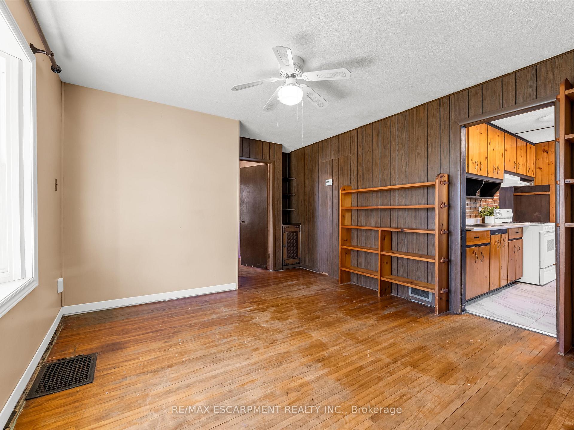 Photo 12 of 265 Walter Avenue N, Hamilton, Normanhurst — HOMEH