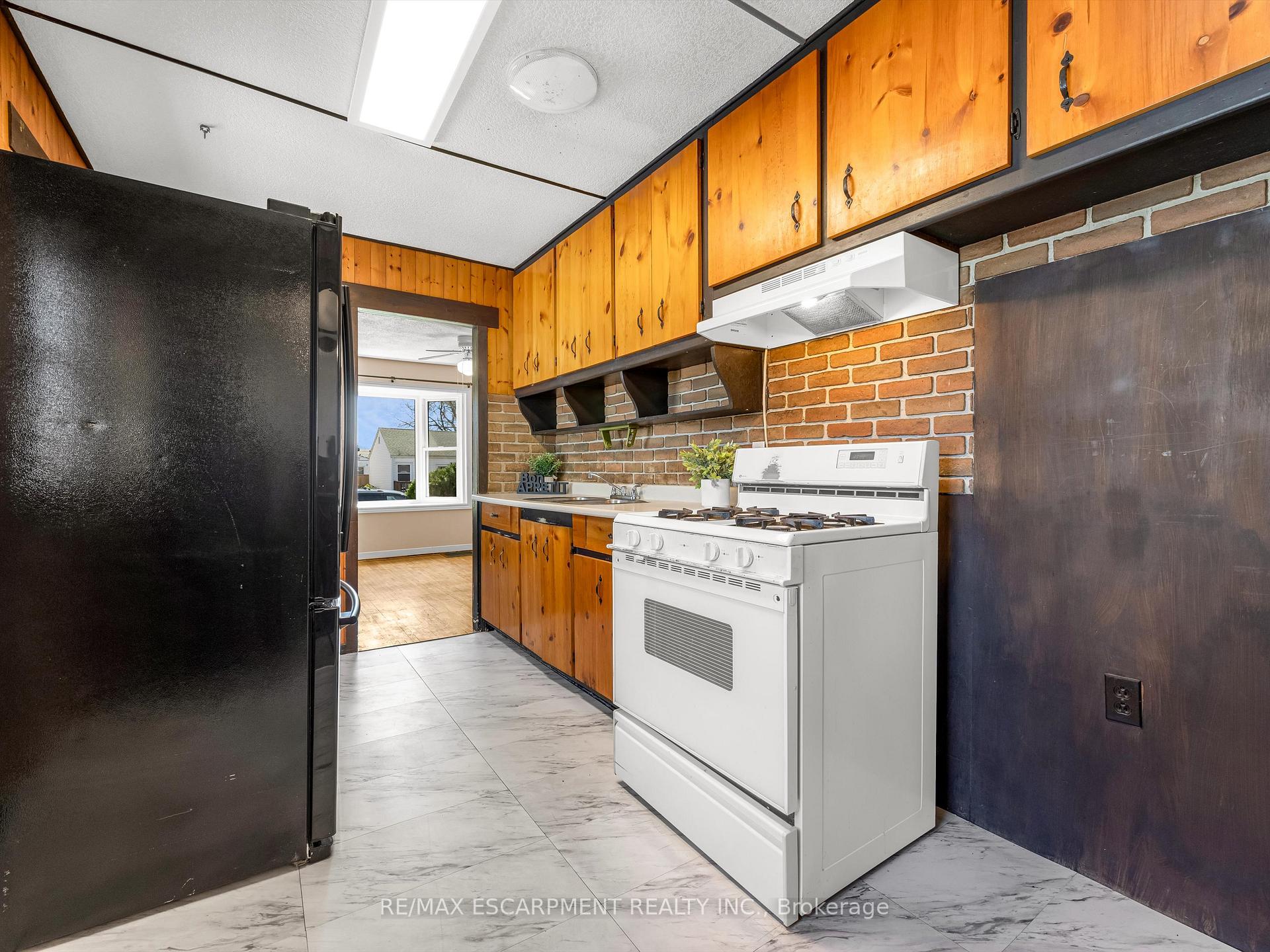 Photo 15 of 265 Walter Avenue N, Hamilton, Normanhurst — HOMEH