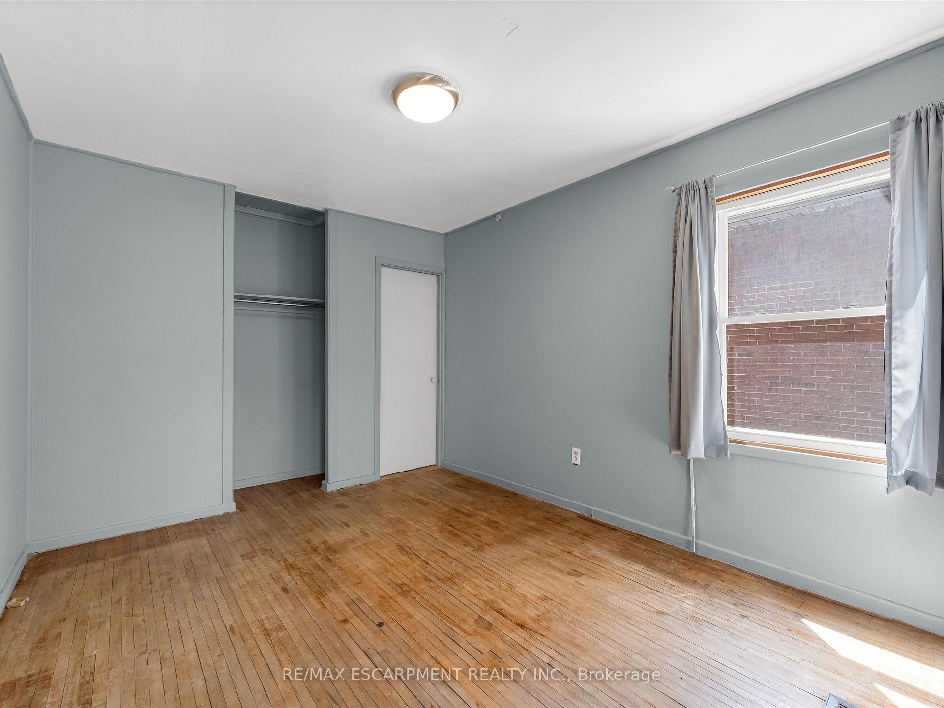 Photo 16 of 265 Walter Avenue N, Hamilton, Normanhurst — HOMEH