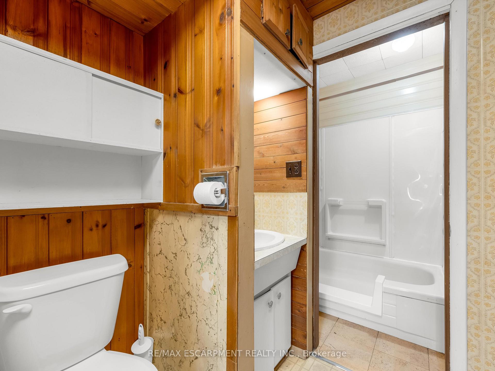 Photo 20 of 265 Walter Avenue N, Hamilton, Normanhurst — HOMEH