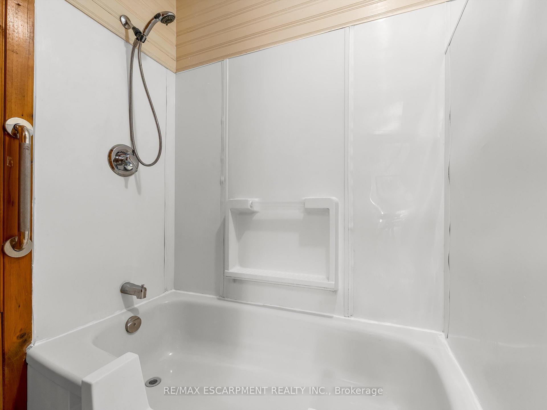 Photo 21 of 265 Walter Avenue N, Hamilton, Normanhurst — HOMEH