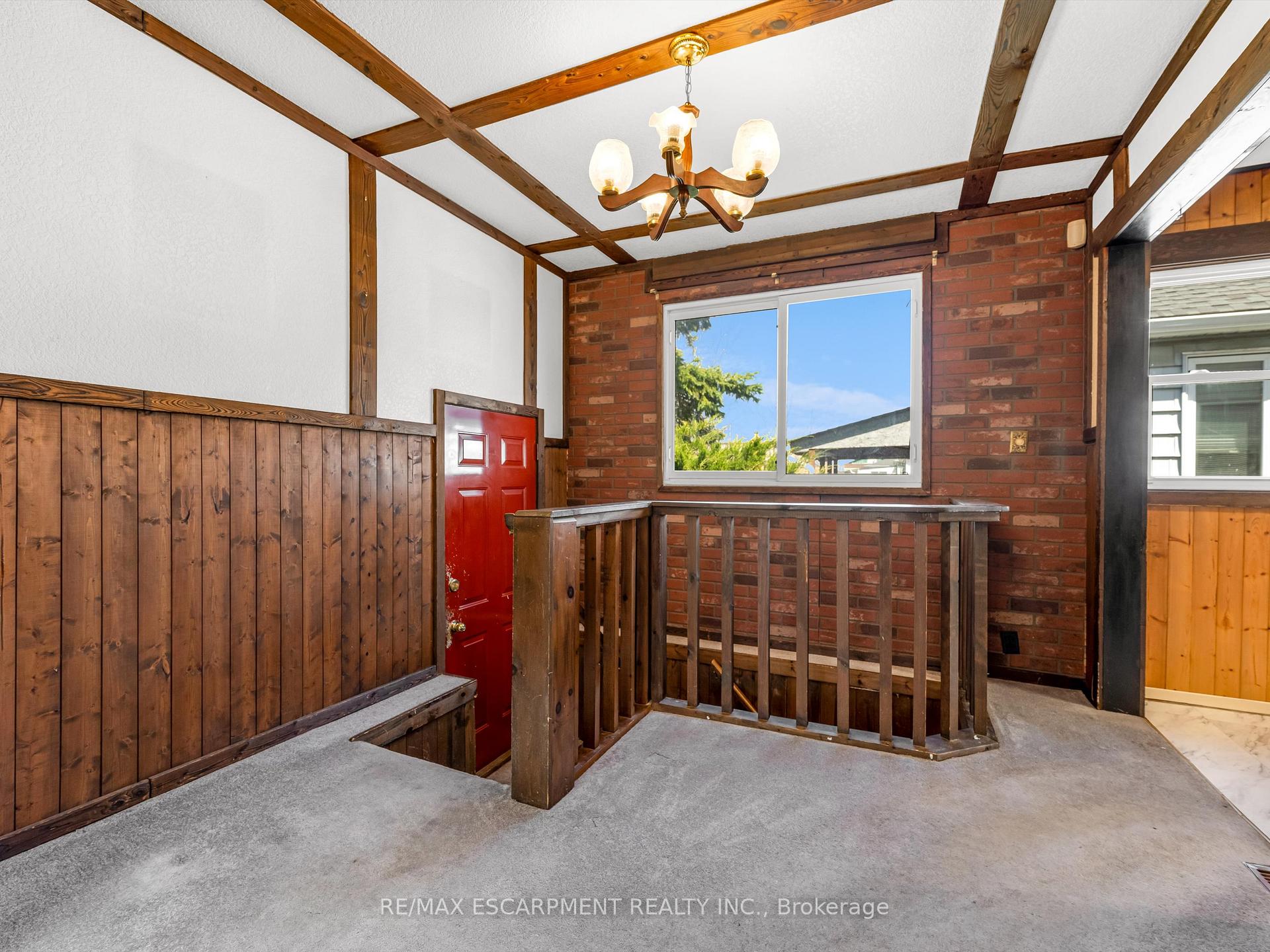 Photo 23 of 265 Walter Avenue N, Hamilton, Normanhurst — HOMEH