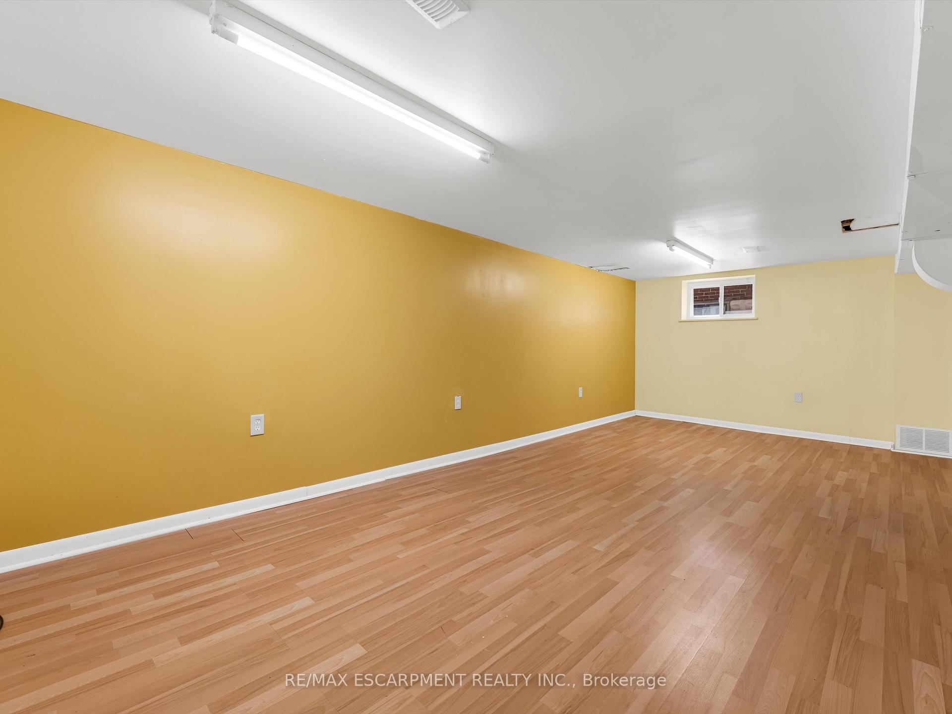 Photo 25 of 265 Walter Avenue N, Hamilton, Normanhurst — HOMEH