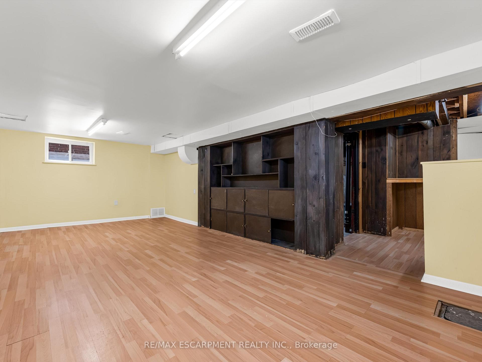 Photo 26 of 265 Walter Avenue N, Hamilton, Normanhurst — HOMEH