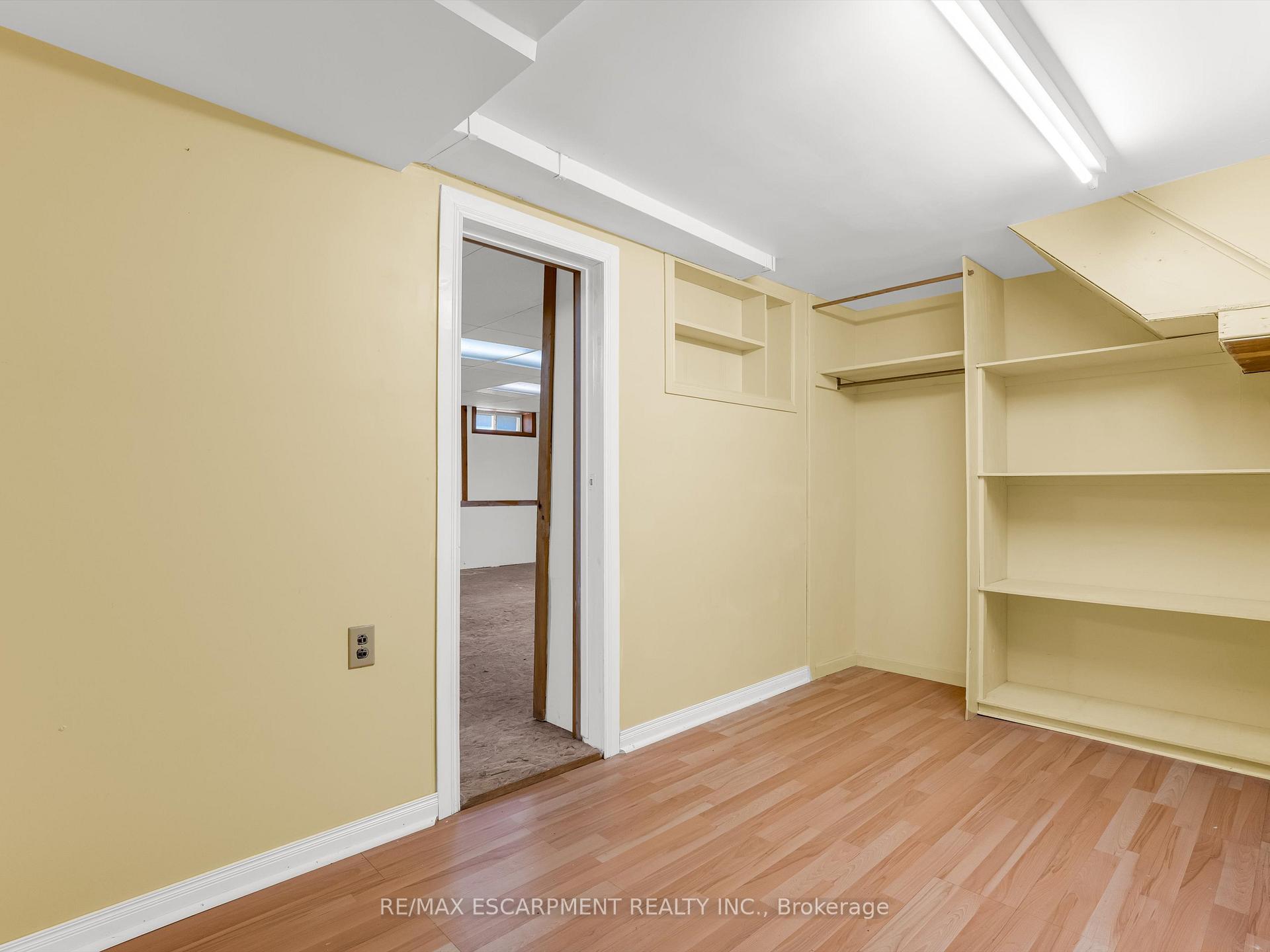 Photo 29 of 265 Walter Avenue N, Hamilton, Normanhurst — HOMEH