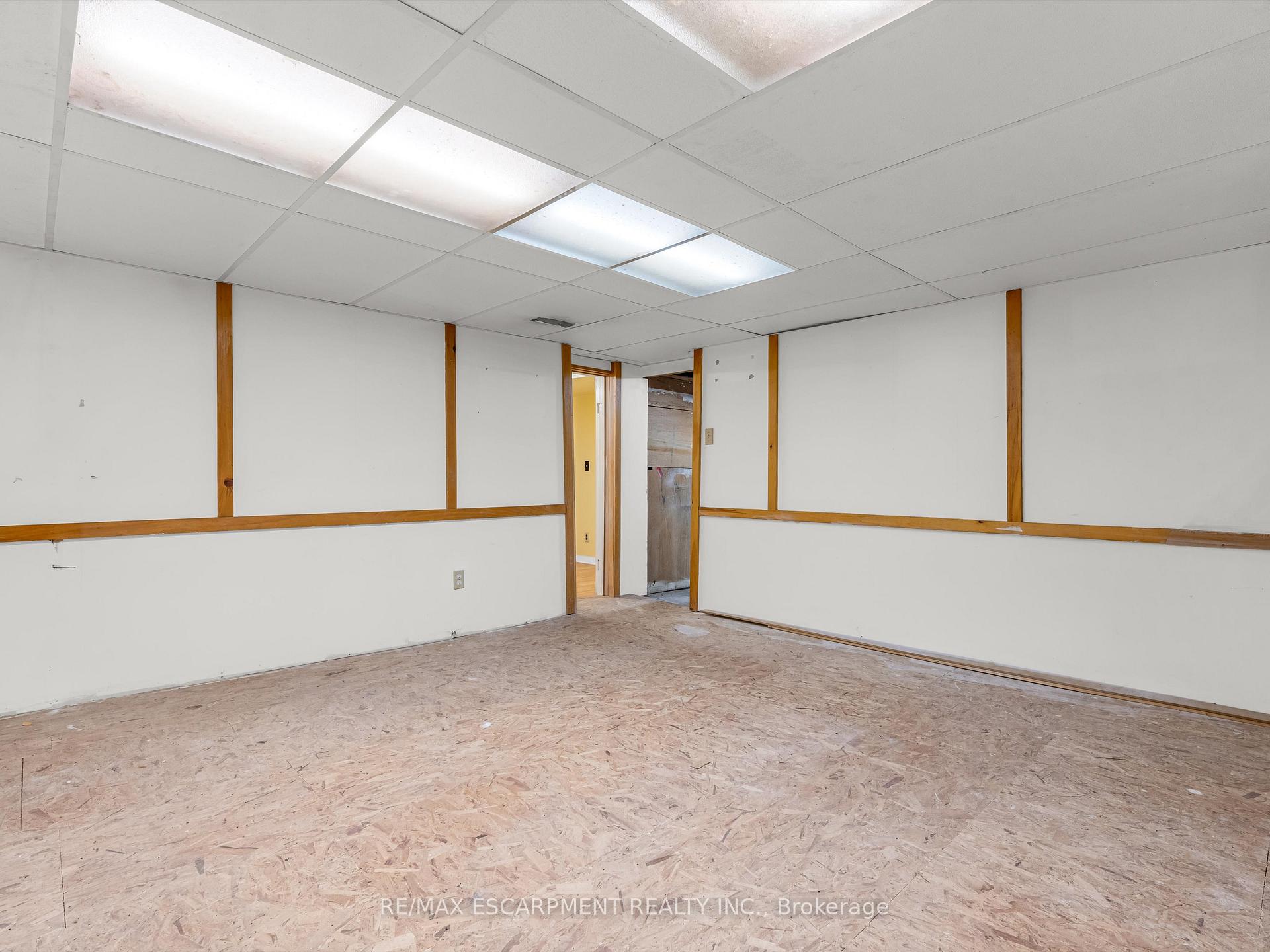 Photo 31 of 265 Walter Avenue N, Hamilton, Normanhurst — HOMEH