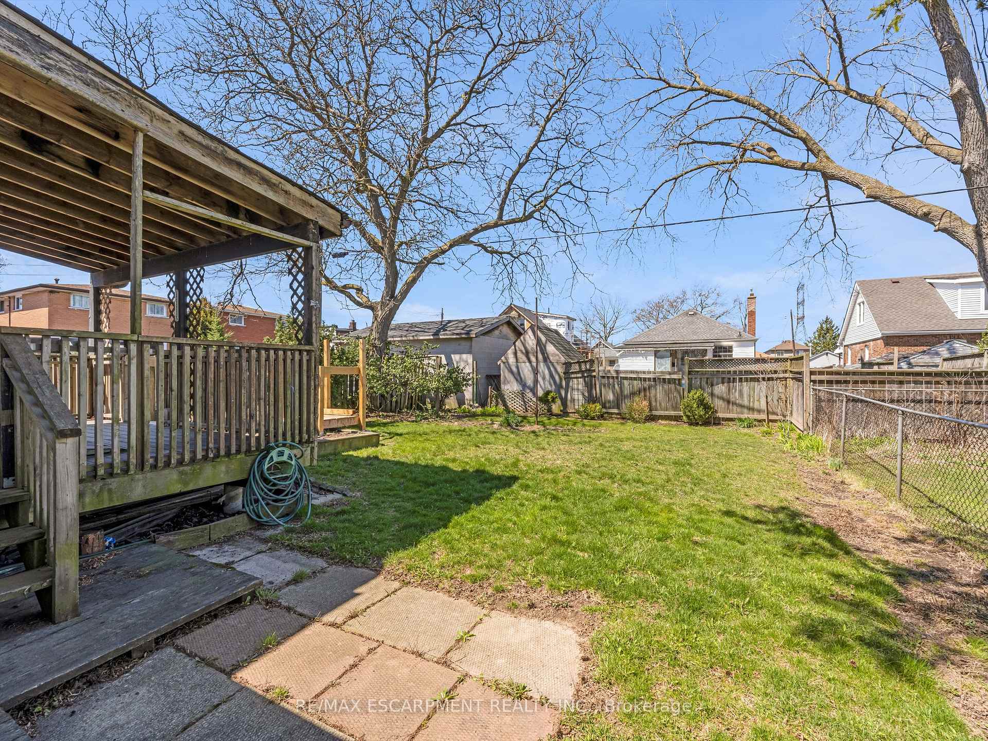 Photo 35 of 265 Walter Avenue N, Hamilton, Normanhurst — HOMEH