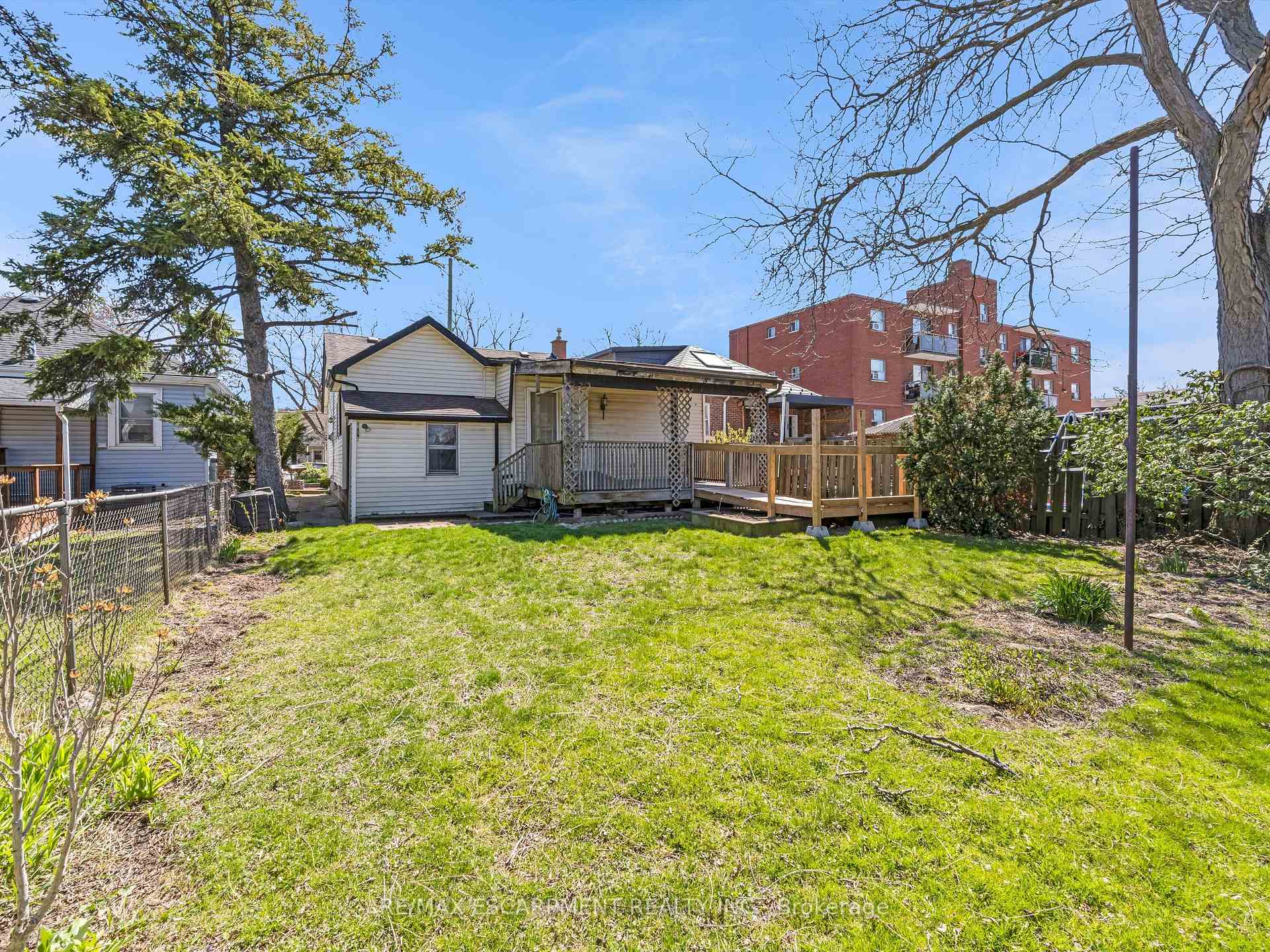 Photo 36 of 265 Walter Avenue N, Hamilton, Normanhurst — HOMEH