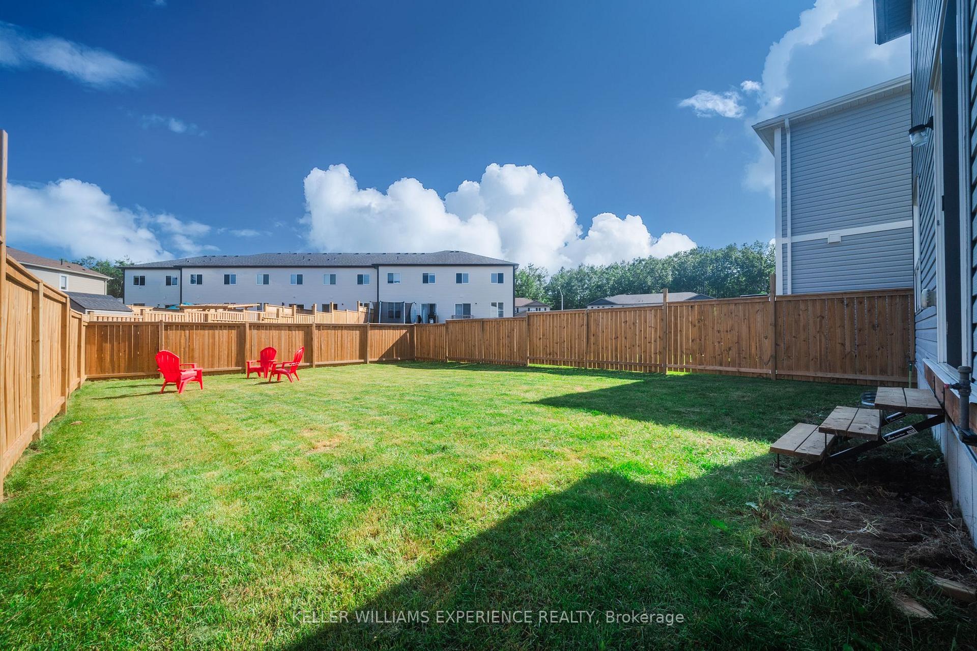 Photo 8 of 220 Wild Rose Drive, Gravenhurst, Muskoka (S) — HOMEH