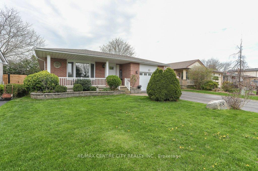 Photo 2 of 68 Sinclair Avenue, St. Thomas — HOMEH