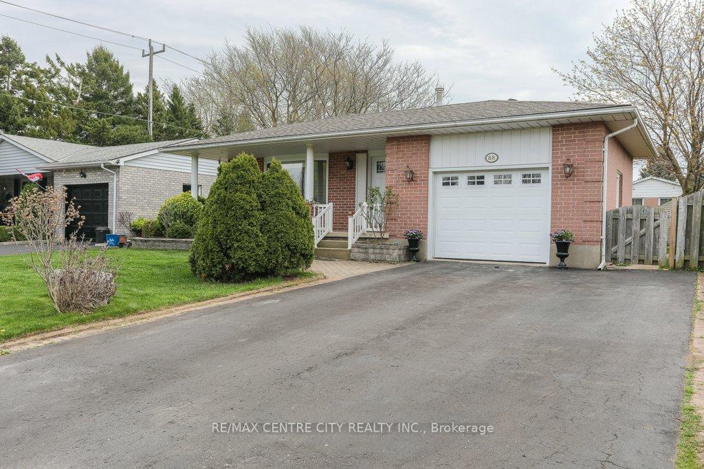 Photo 3 of 68 Sinclair Avenue, St. Thomas — HOMEH