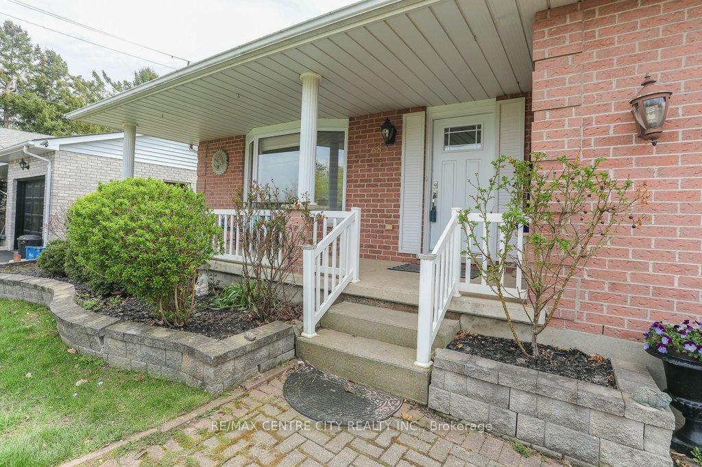 Photo 4 of 68 Sinclair Avenue, St. Thomas — HOMEH