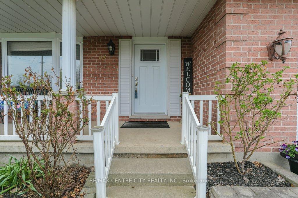 Photo 5 of 68 Sinclair Avenue, St. Thomas — HOMEH