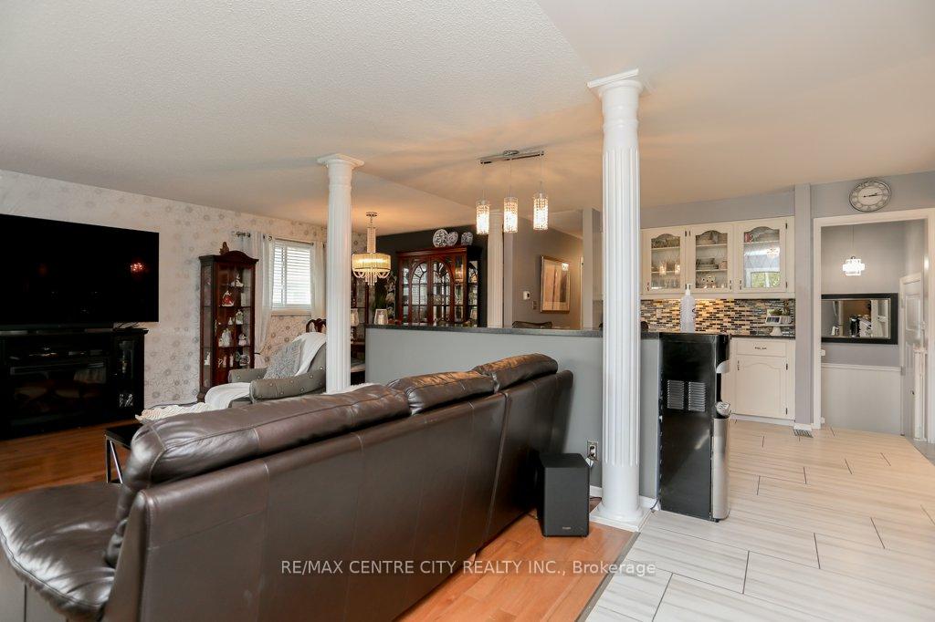 Photo 8 of 68 Sinclair Avenue, St. Thomas — HOMEH