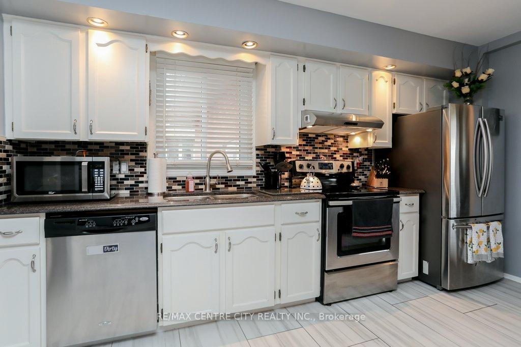 Photo 11 of 68 Sinclair Avenue, St. Thomas — HOMEH