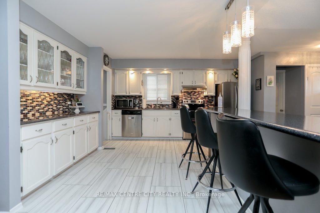 Photo 14 of 68 Sinclair Avenue, St. Thomas — HOMEH