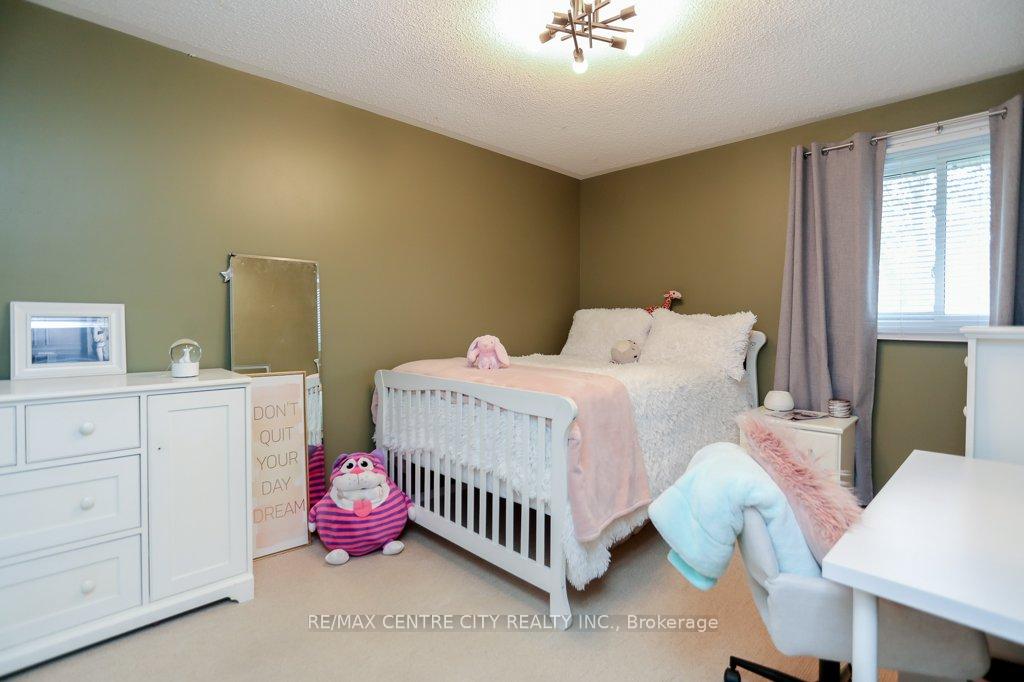 Photo 21 of 68 Sinclair Avenue, St. Thomas — HOMEH