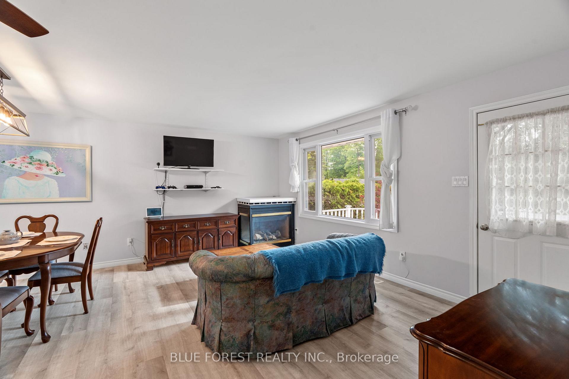 Photo 10 of 7 Andrew Crescent, Goderich, Goderich (Town) — HOMEH