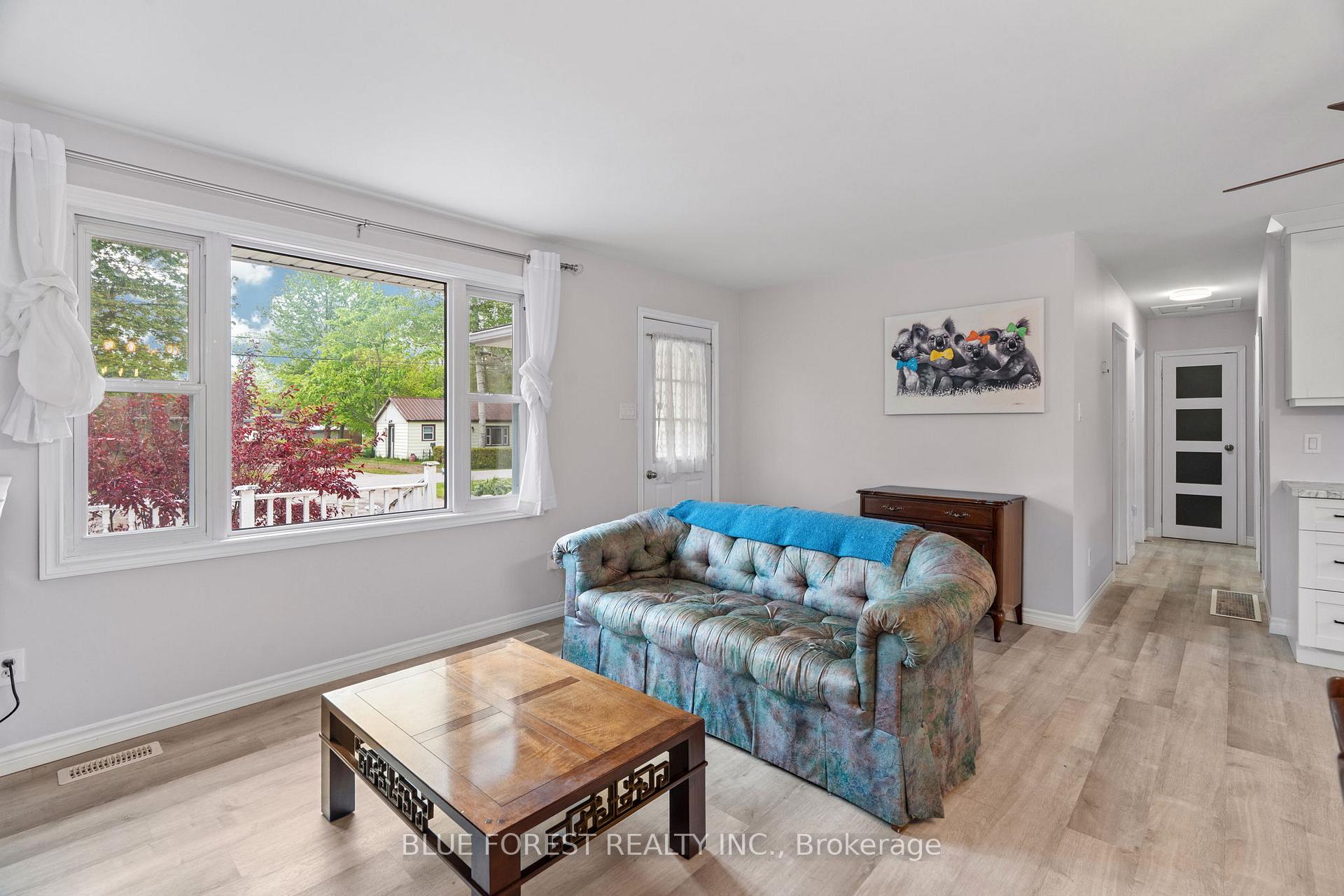Photo 11 of 7 Andrew Crescent, Goderich, Goderich (Town) — HOMEH