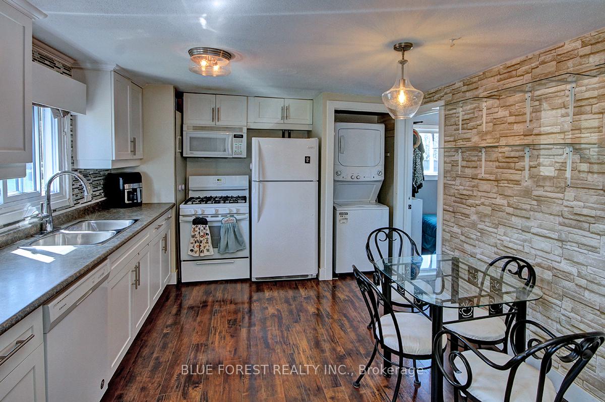 Photo 7 of 9 Henry Street, St. Thomas — HOMEH