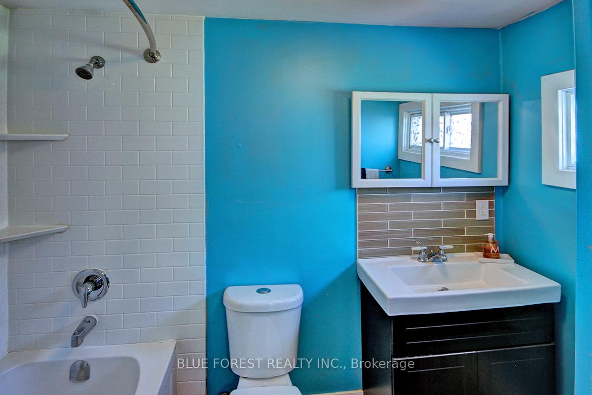 Photo 15 of 9 Henry Street, St. Thomas — HOMEH