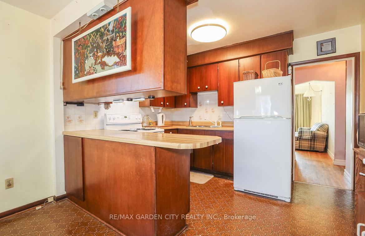 Photo 6 of 310 East 27th Street, Hamilton, Eastmount — HOMEH