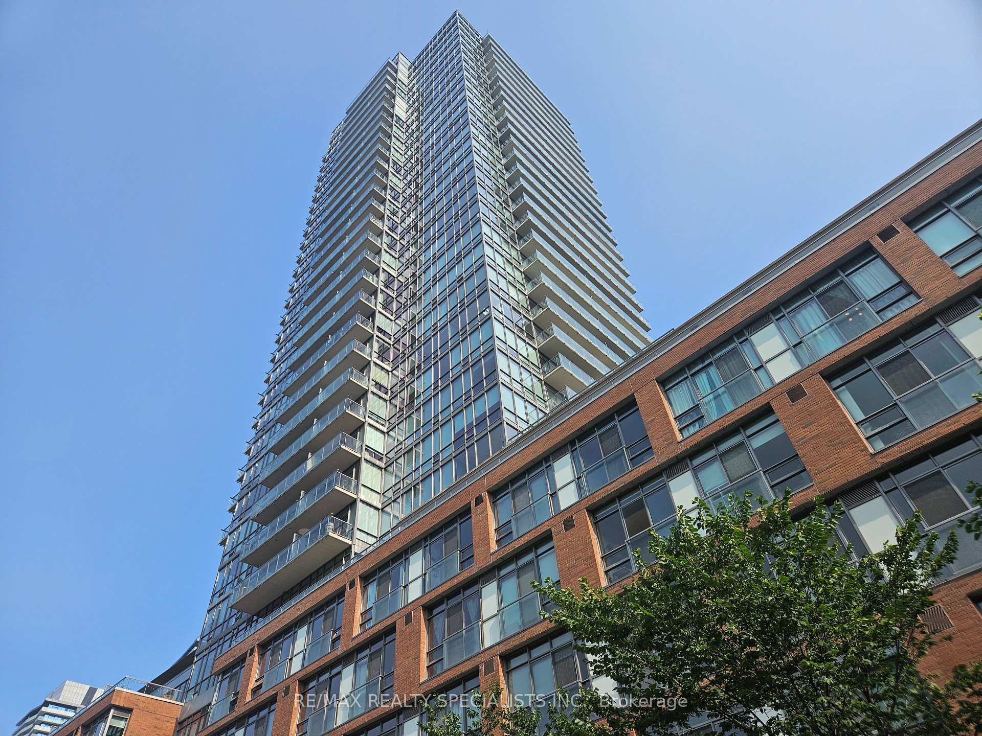 Front of Unit 806, 33 Mill Street
