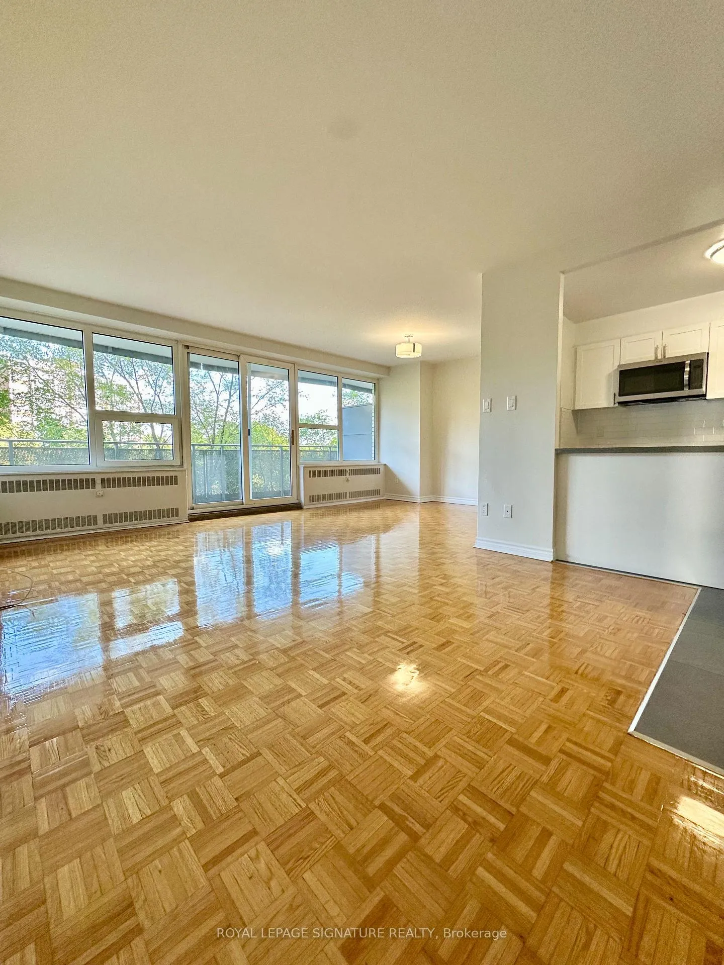 Photo 2 of Unit 414, 10 Shallmar Boulevard, Toronto, Forest Hill North — HOMEH