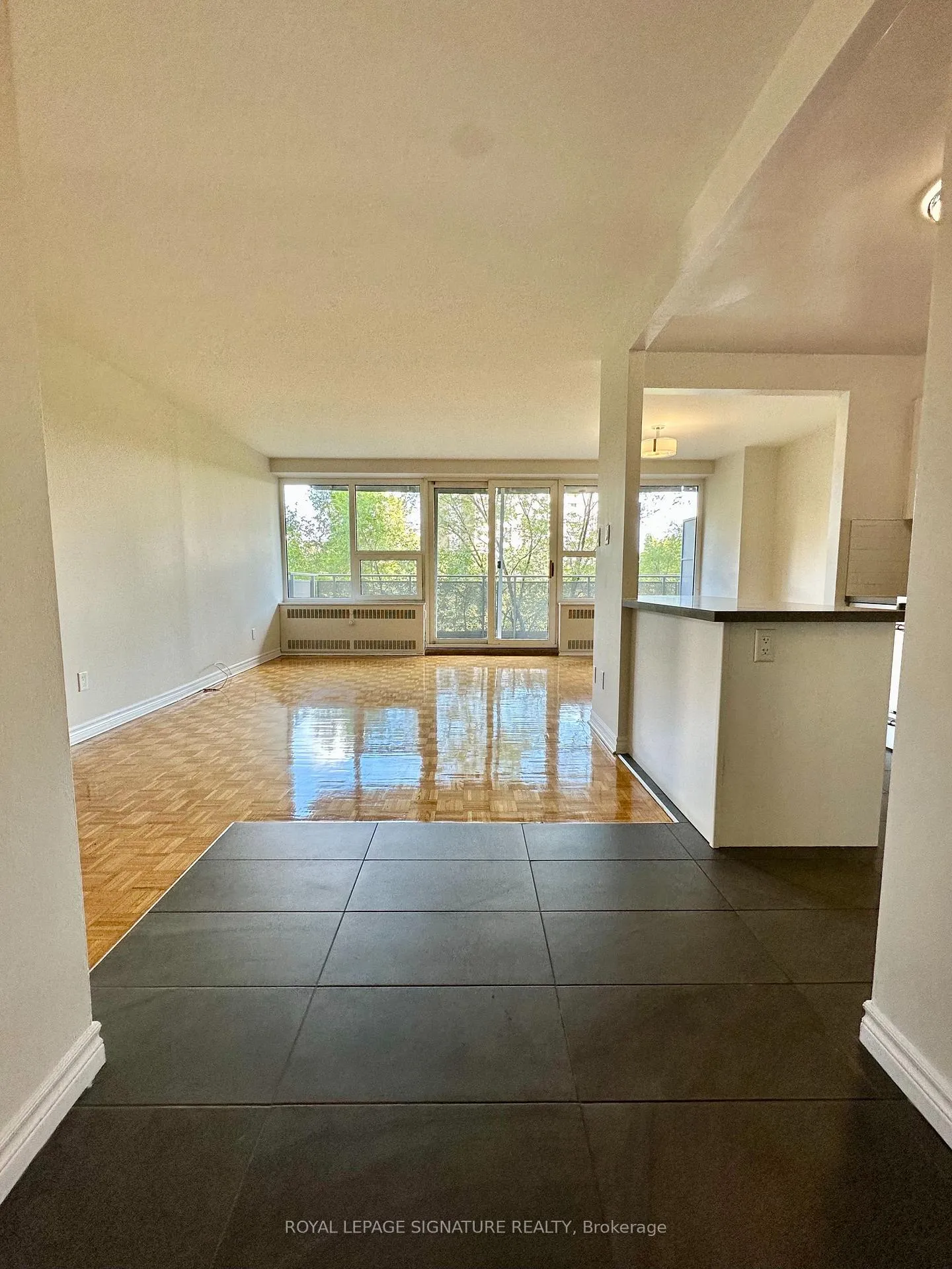 Photo 3 of Unit 414, 10 Shallmar Boulevard, Toronto, Forest Hill North — HOMEH