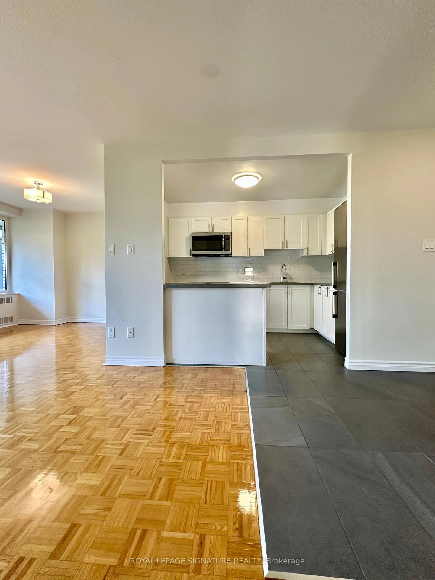 Photo 4 of Unit 414, 10 Shallmar Boulevard, Toronto, Forest Hill North — HOMEH