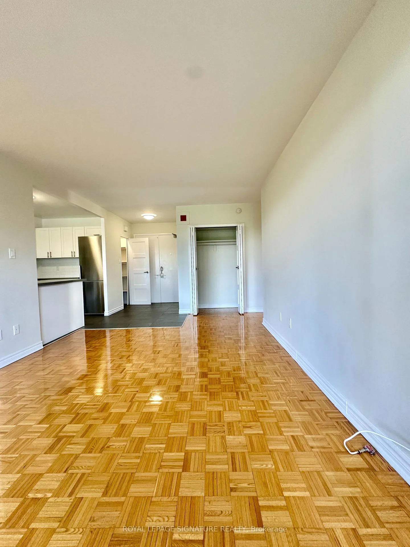 Photo 5 of Unit 414, 10 Shallmar Boulevard, Toronto, Forest Hill North — HOMEH