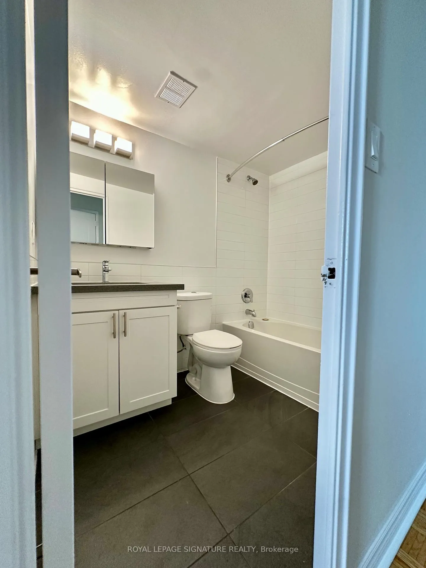 Photo 14 of Unit 414, 10 Shallmar Boulevard, Toronto, Forest Hill North — HOMEH