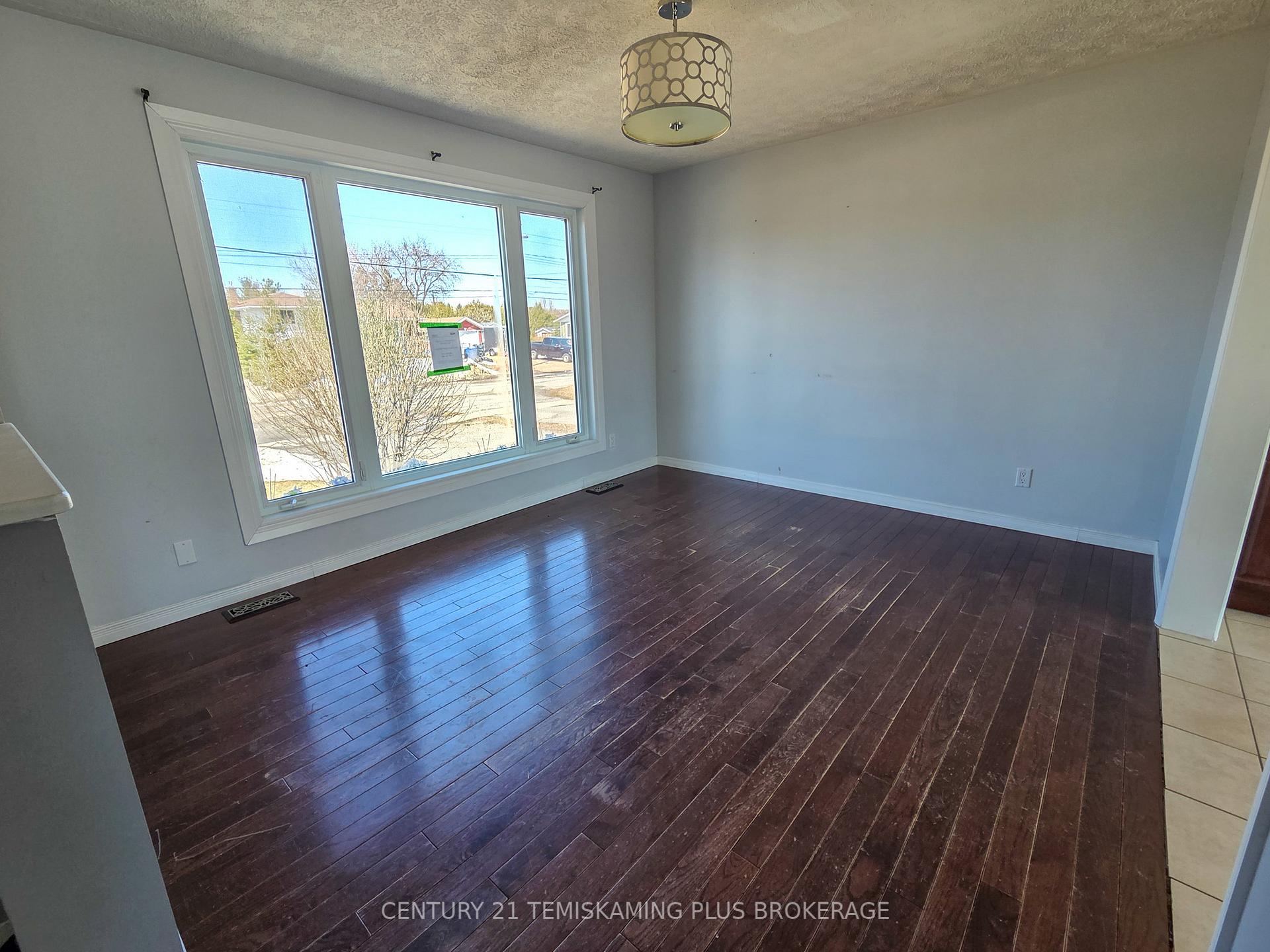 Photo 4 of 106 Cross Lake Road E, Temiskaming Shores, Haileybury — HOMEH