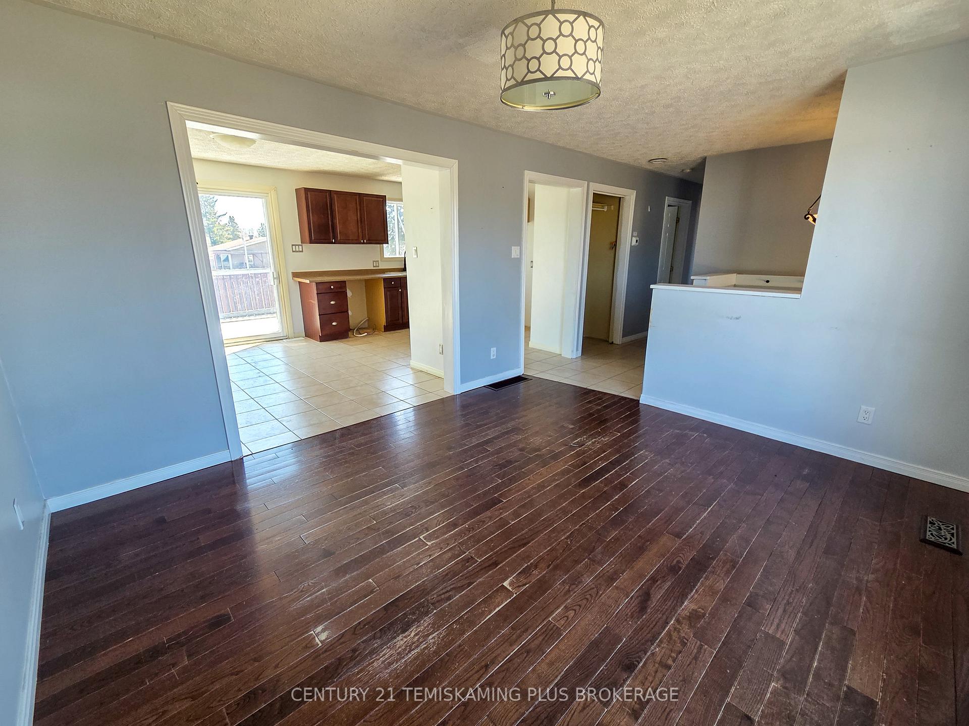 Photo 5 of 106 Cross Lake Road E, Temiskaming Shores, Haileybury — HOMEH