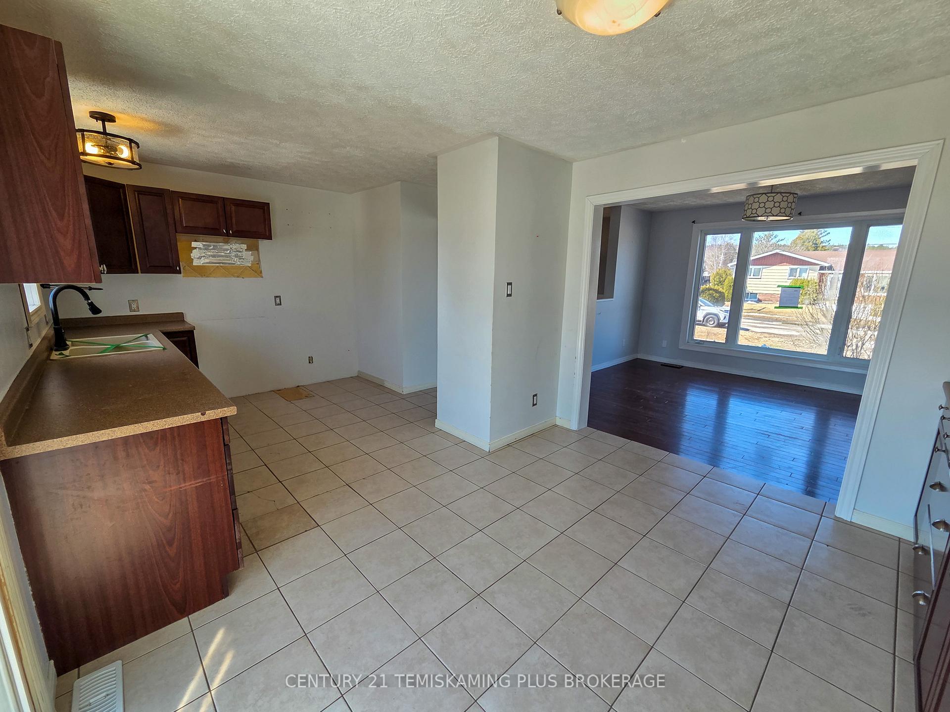 Photo 6 of 106 Cross Lake Road E, Temiskaming Shores, Haileybury — HOMEH