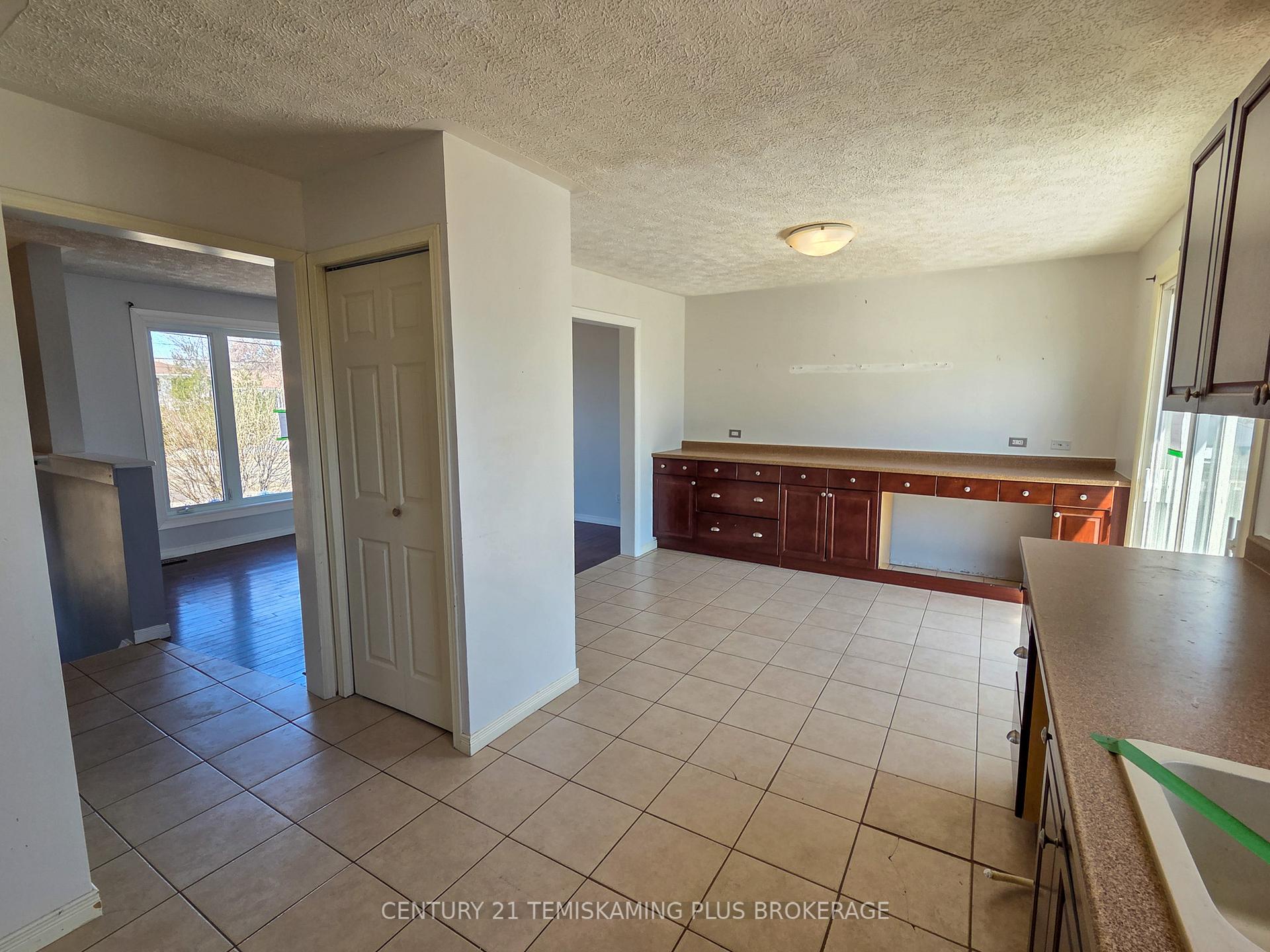 Photo 7 of 106 Cross Lake Road E, Temiskaming Shores, Haileybury — HOMEH
