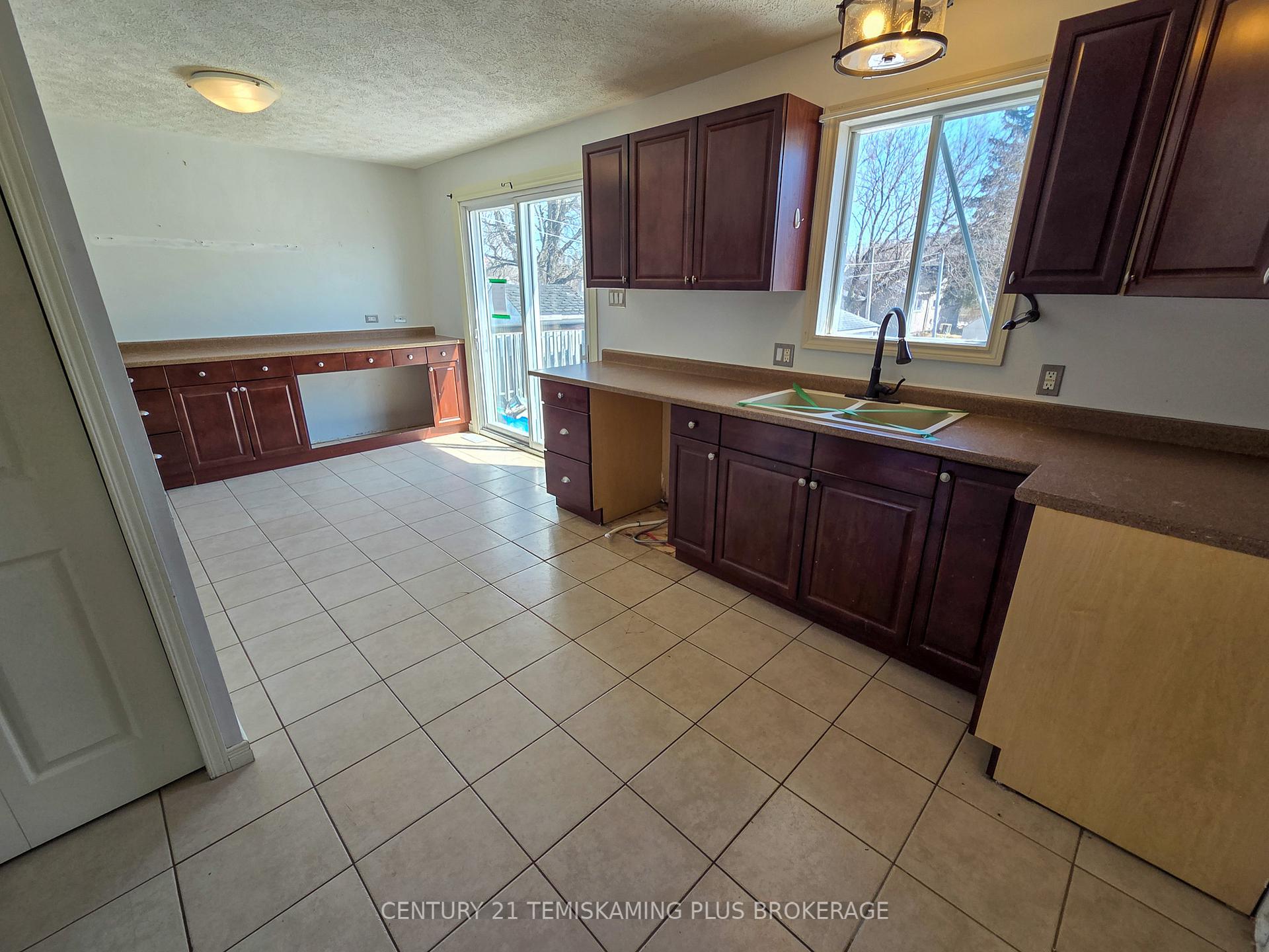 Photo 8 of 106 Cross Lake Road E, Temiskaming Shores, Haileybury — HOMEH