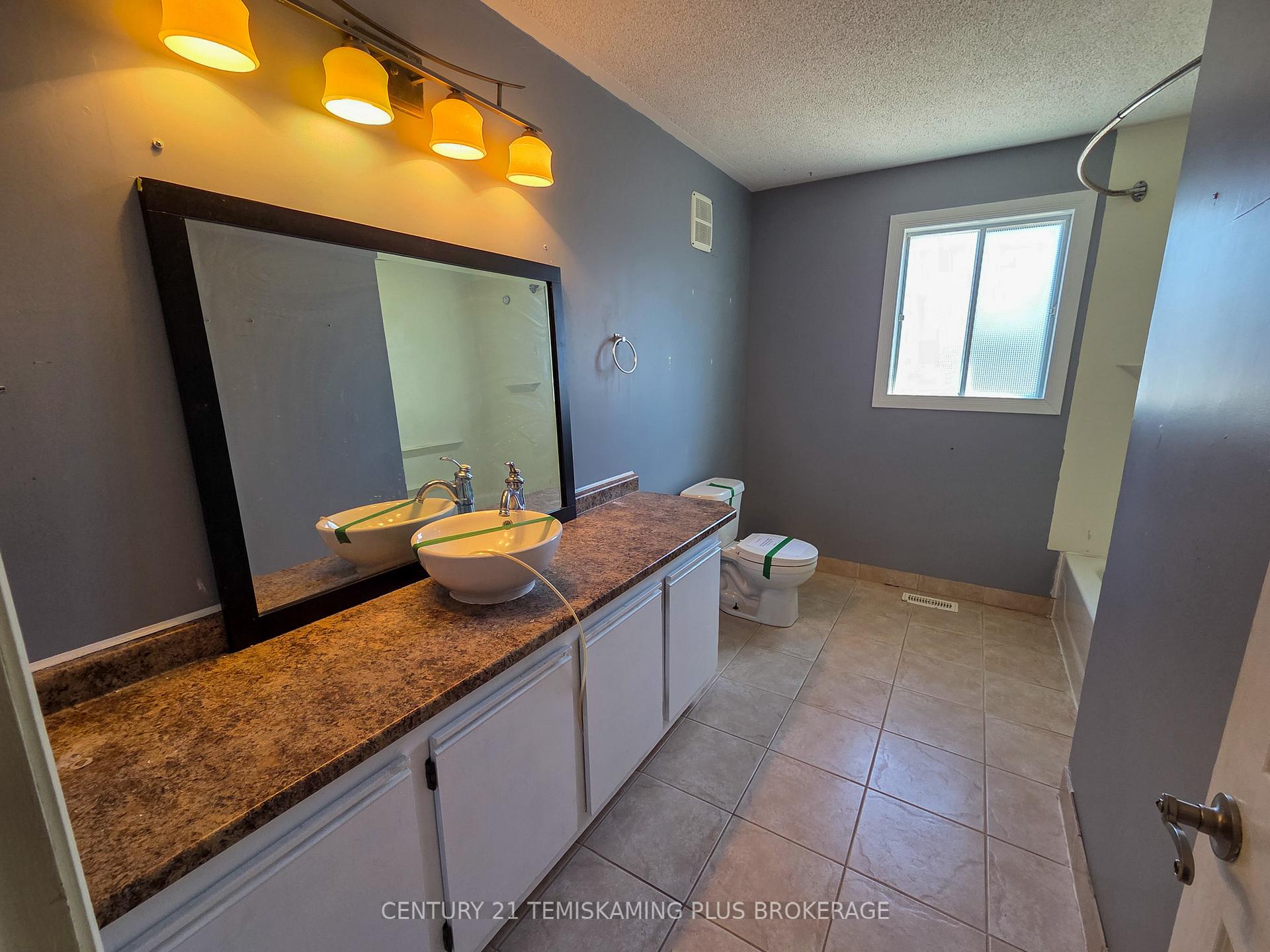 Photo 10 of 106 Cross Lake Road E, Temiskaming Shores, Haileybury — HOMEH