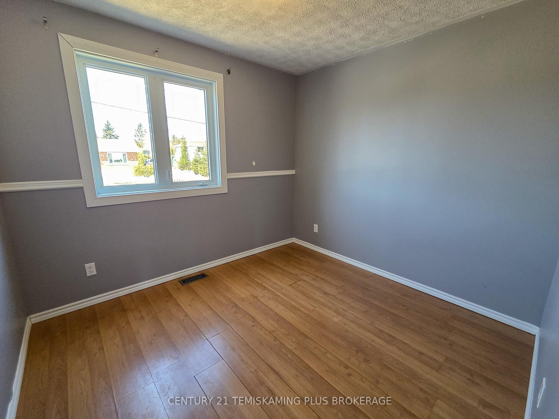 Photo 12 of 106 Cross Lake Road E, Temiskaming Shores, Haileybury — HOMEH