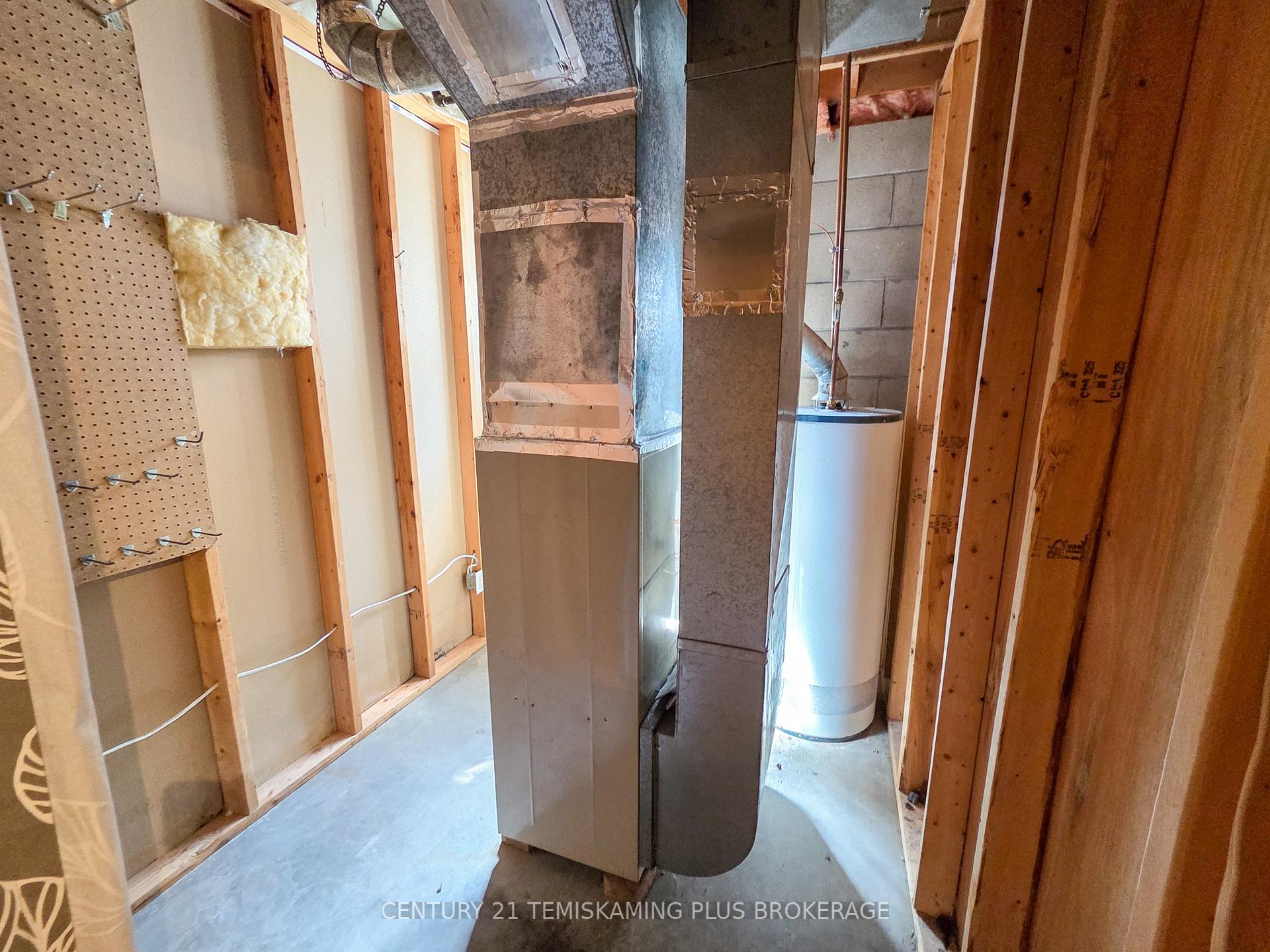 Photo 30 of 106 Cross Lake Road E, Temiskaming Shores, Haileybury — HOMEH