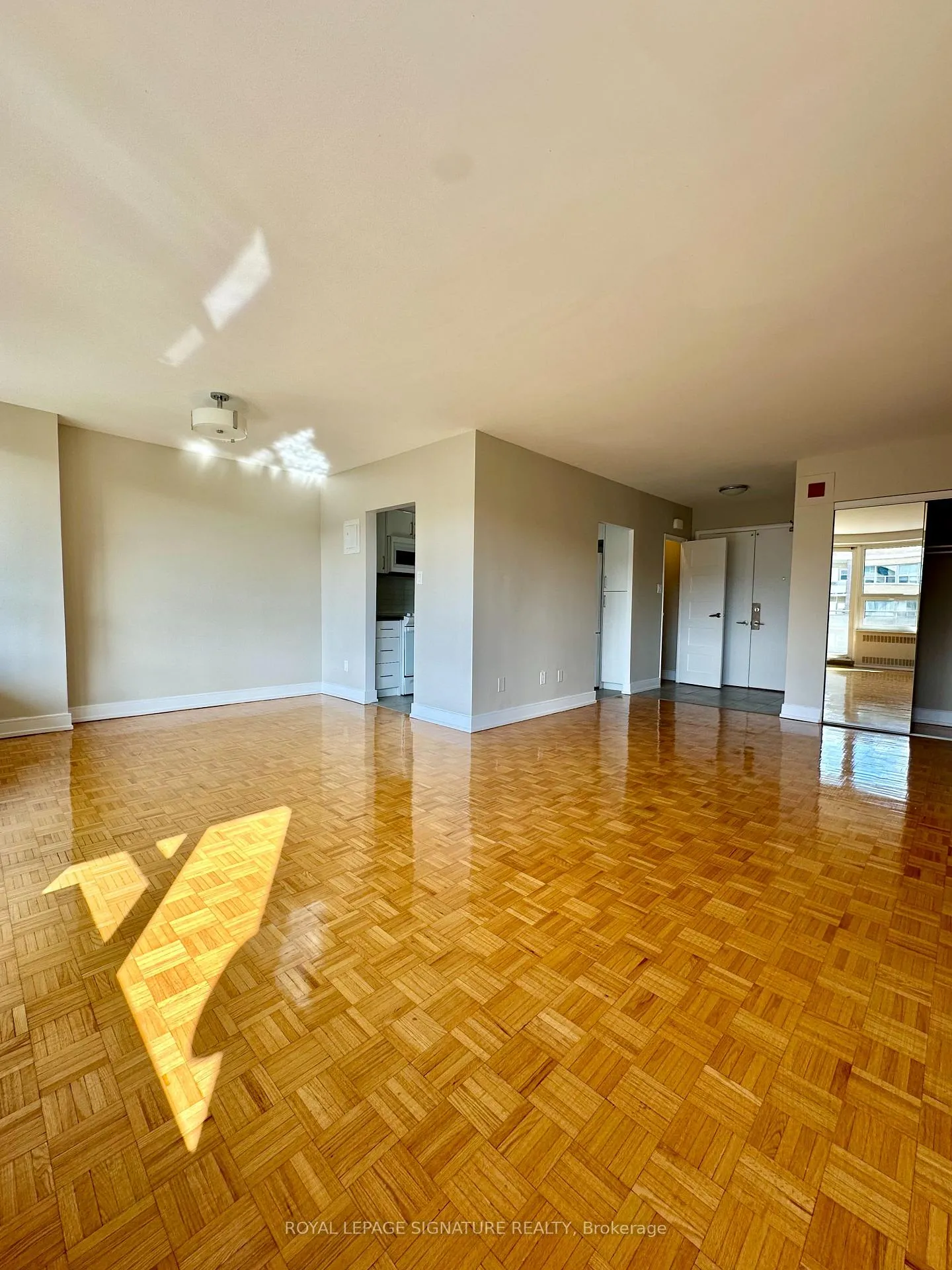 Photo 3 of Unit 501, 10 Shallmar Boulevard, Toronto, Forest Hill North — HOMEH