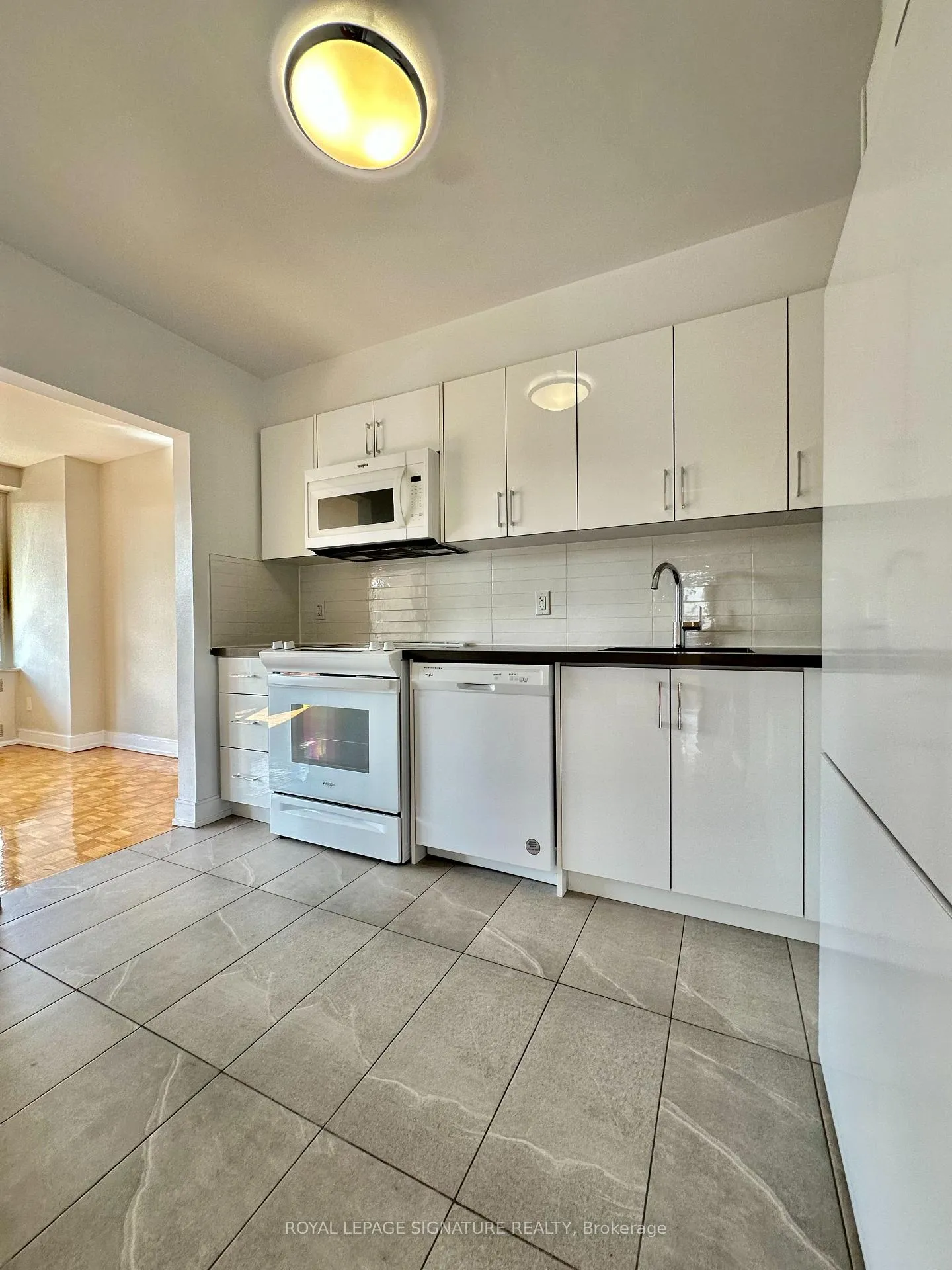 Photo 5 of Unit 501, 10 Shallmar Boulevard, Toronto, Forest Hill North — HOMEH