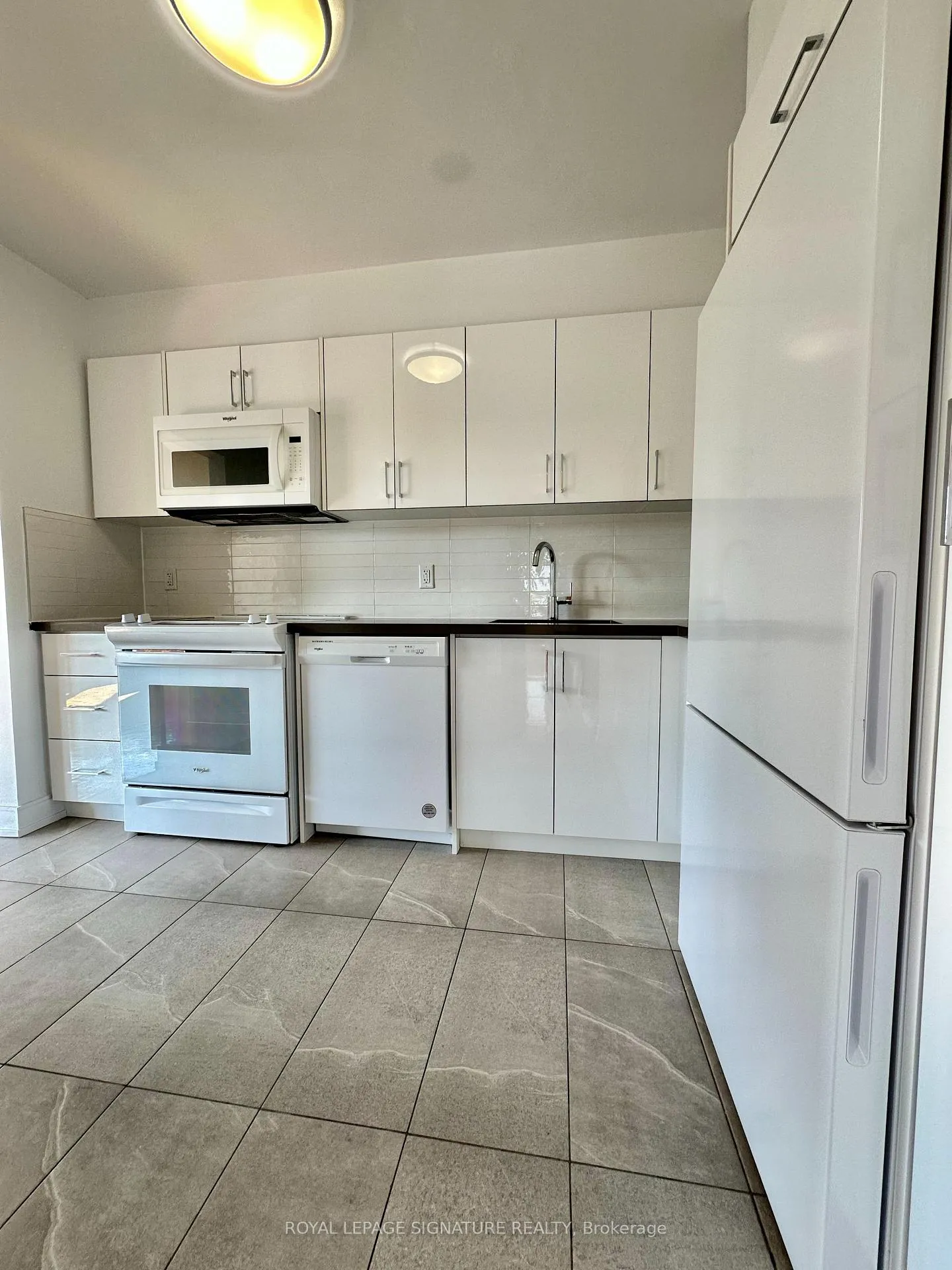 Photo 6 of Unit 501, 10 Shallmar Boulevard, Toronto, Forest Hill North — HOMEH