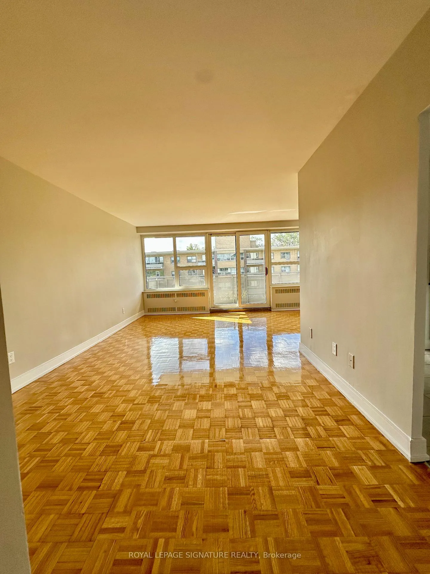 Photo 7 of Unit 501, 10 Shallmar Boulevard, Toronto, Forest Hill North — HOMEH