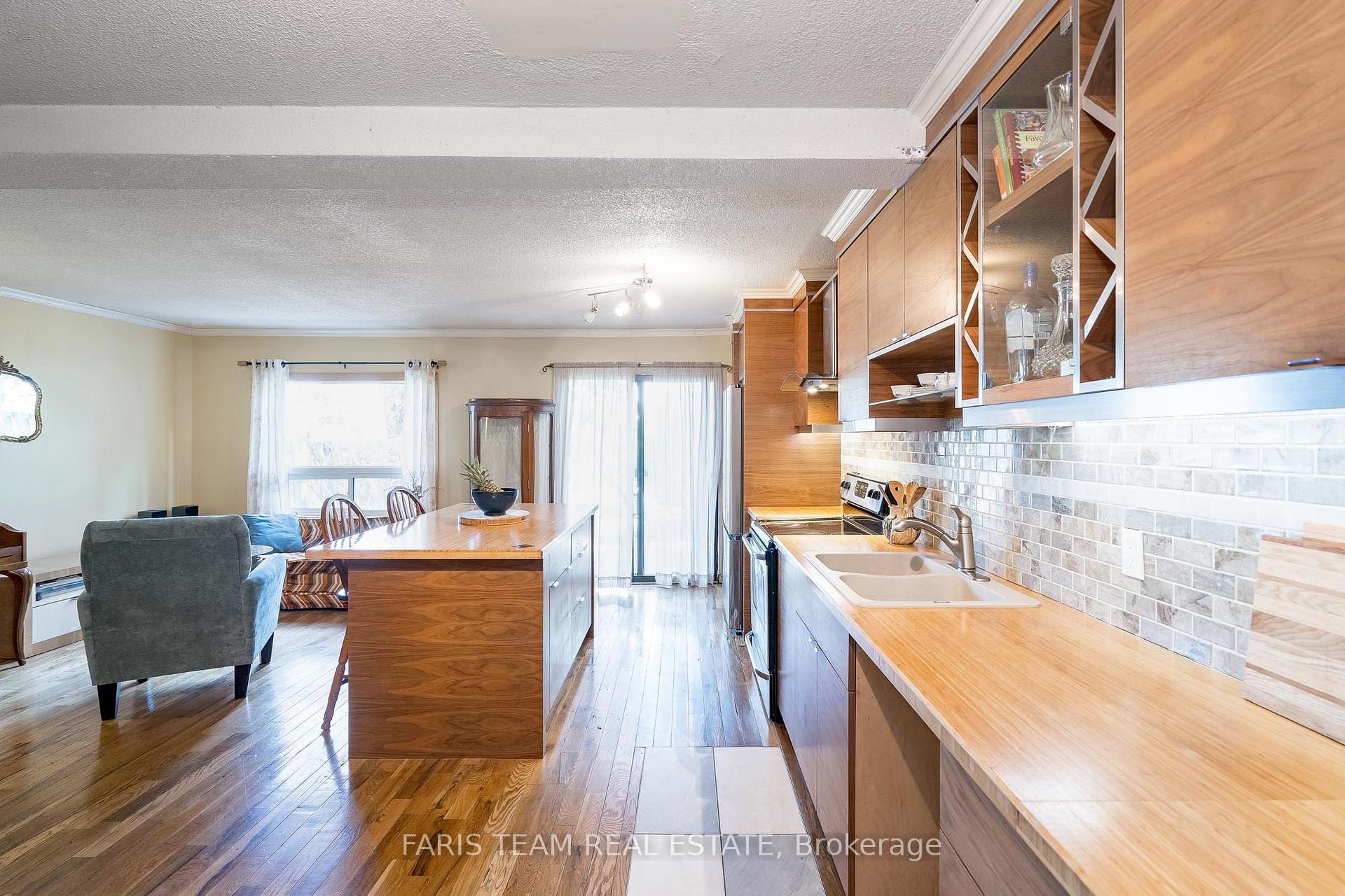 Photo 5 of 89 Melinda Crescent, Barrie, Allandale — HOMEH