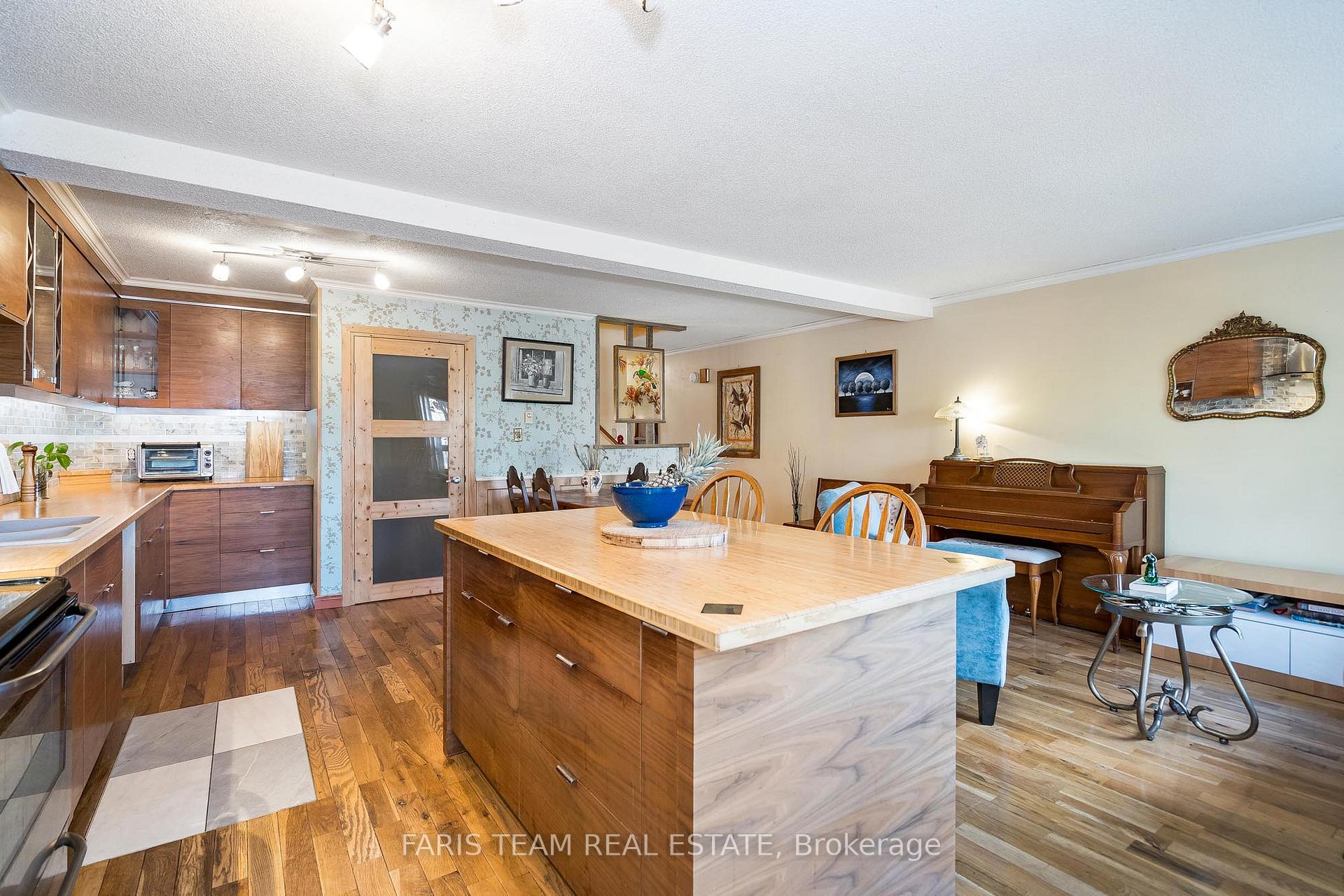 Photo 6 of 89 Melinda Crescent, Barrie, Allandale — HOMEH