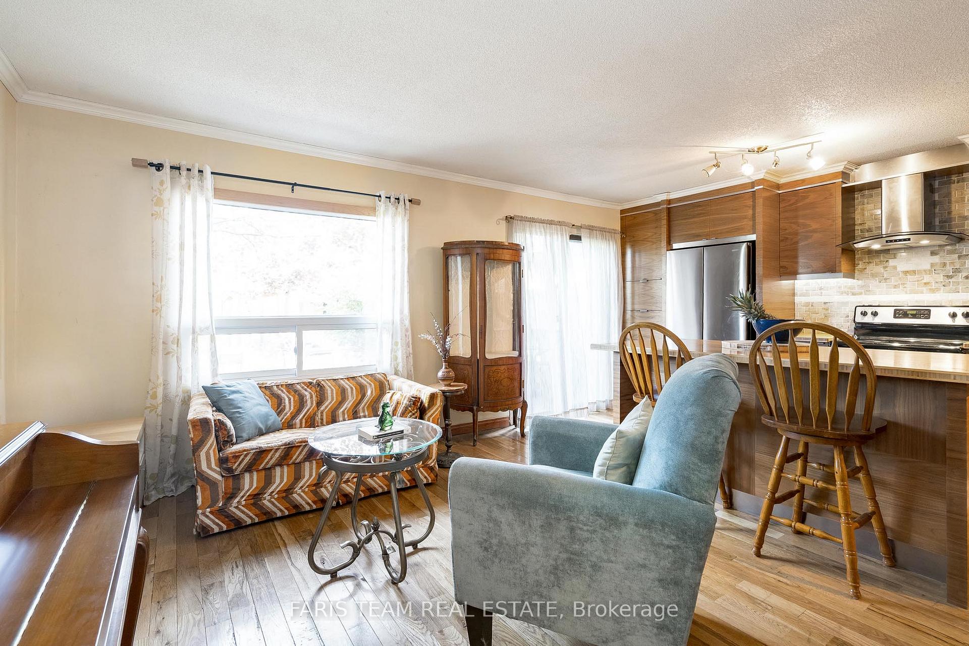 Photo 9 of 89 Melinda Crescent, Barrie, Allandale — HOMEH