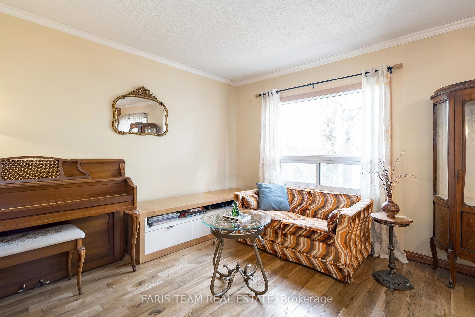 Photo 10 of 89 Melinda Crescent, Barrie, Allandale — HOMEH