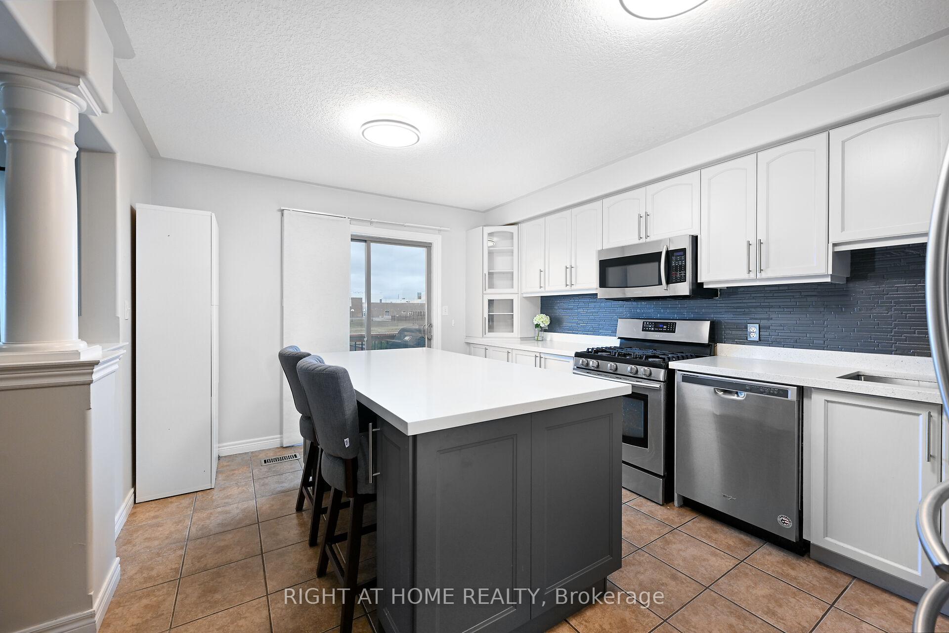 Photo 5 of 27 Turquoise Drive, Hamilton, Allison — HOMEH